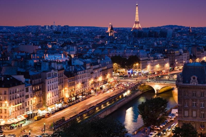 Mysterious sightings of drones in the sky of Paris