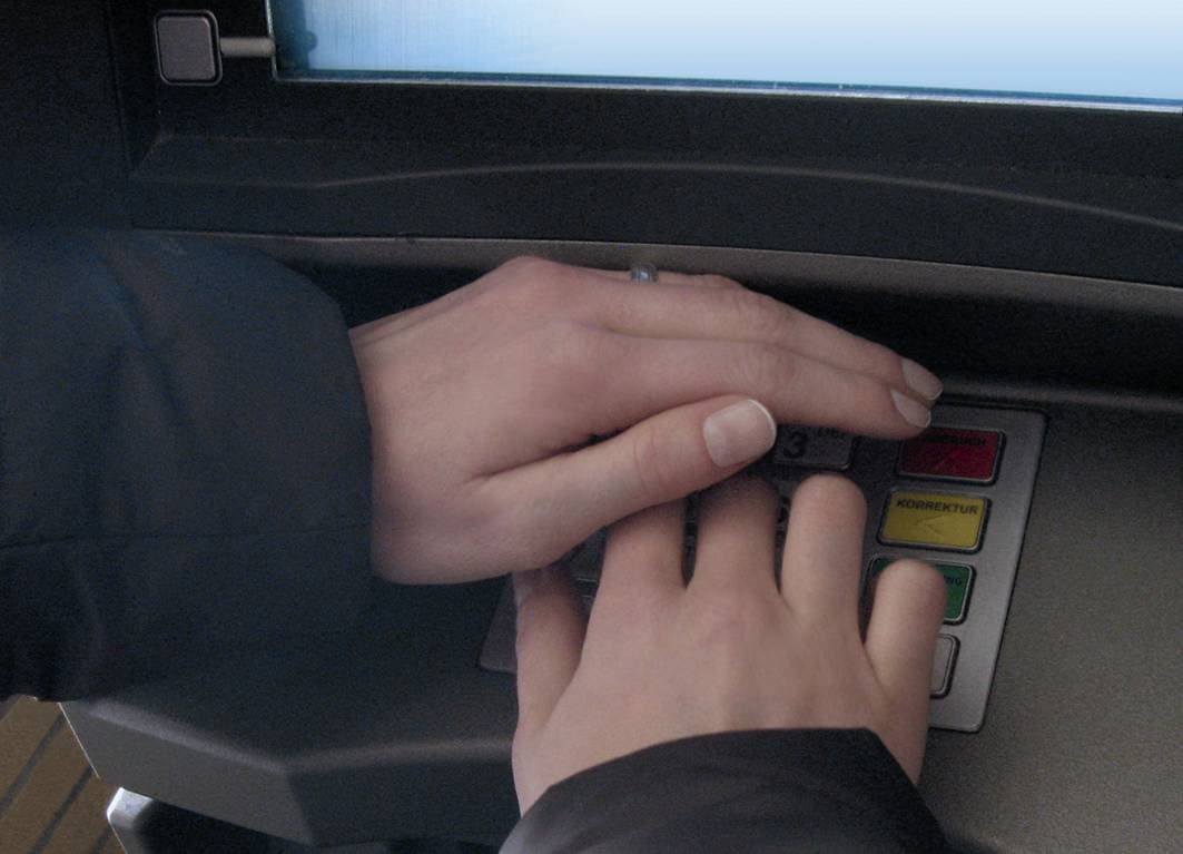 ATMs operated by a Russian Bank could be hacked by pressing five times the ‘Shift’ key