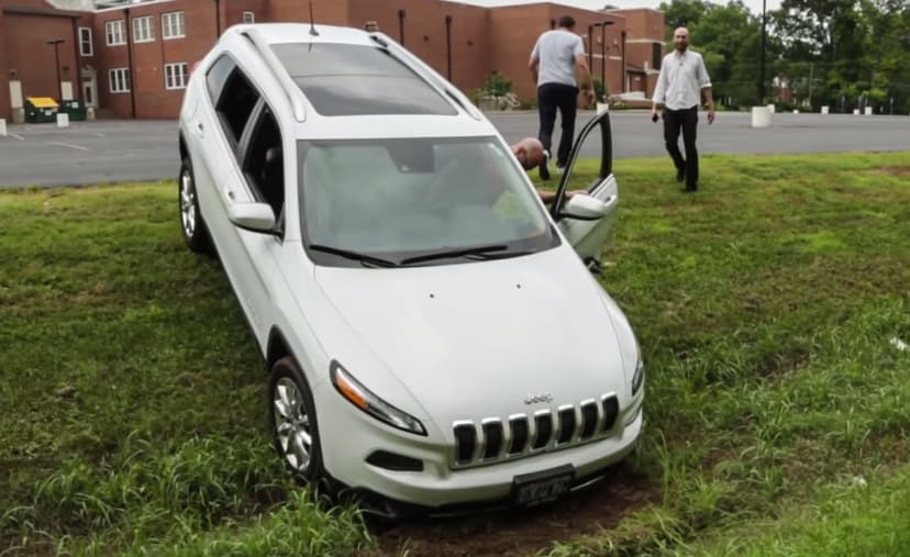 Fiat Chrysler distributes the fix for flawed Jeep via mailed USB