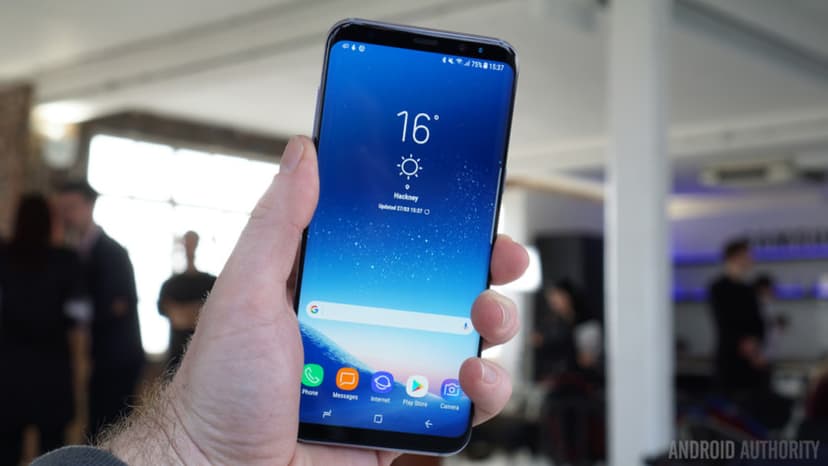 Hackers demonstrated that it is too easy to bypass the Samsung S8 iris scanner.